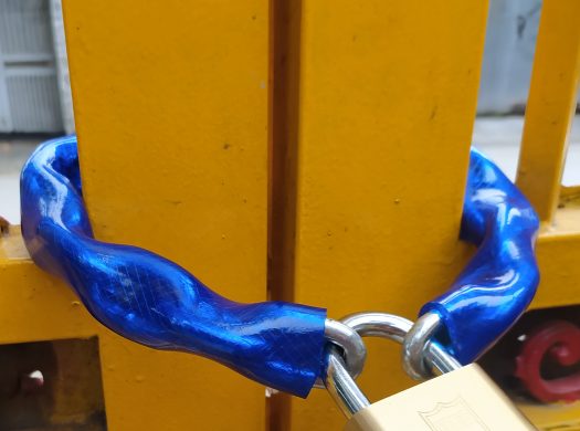 Aurae Door & Gate Chain Lock – DX3D (8 mm Chain • Blue • 3 mm PVC Cover • 78 cm)