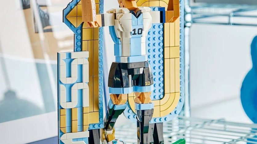 LEGO 43015 Lionel Messi – Football Legend (958 PCS, Ages 12+) – Brand New Sealed