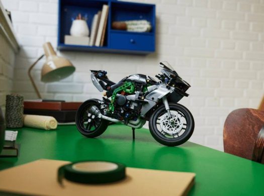 LEGO 42170 Kawasaki Ninja H2R Motorcycle – 643 Pieces, 10+ | Brand New Sealed